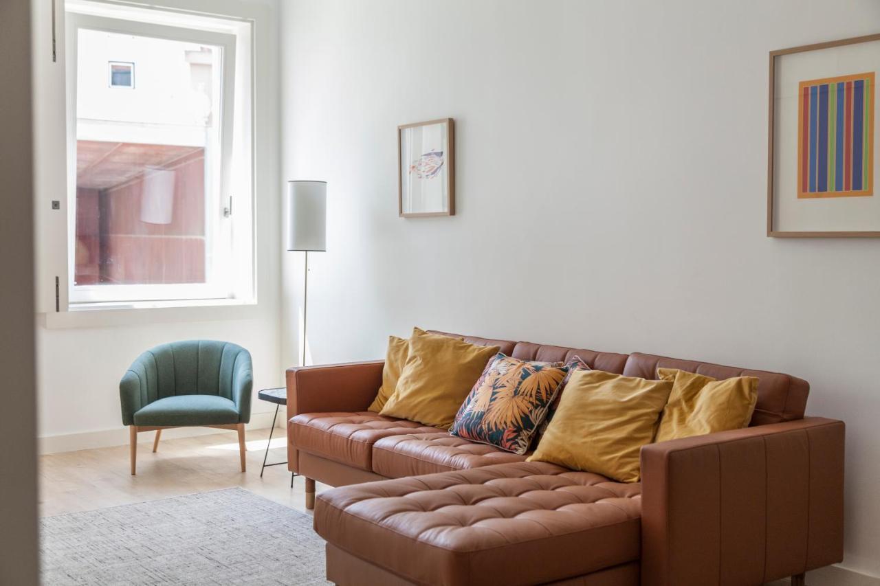Classy 2Bdr Apartment In Downtown By Lovelystay Лиссабон Экстерьер фото